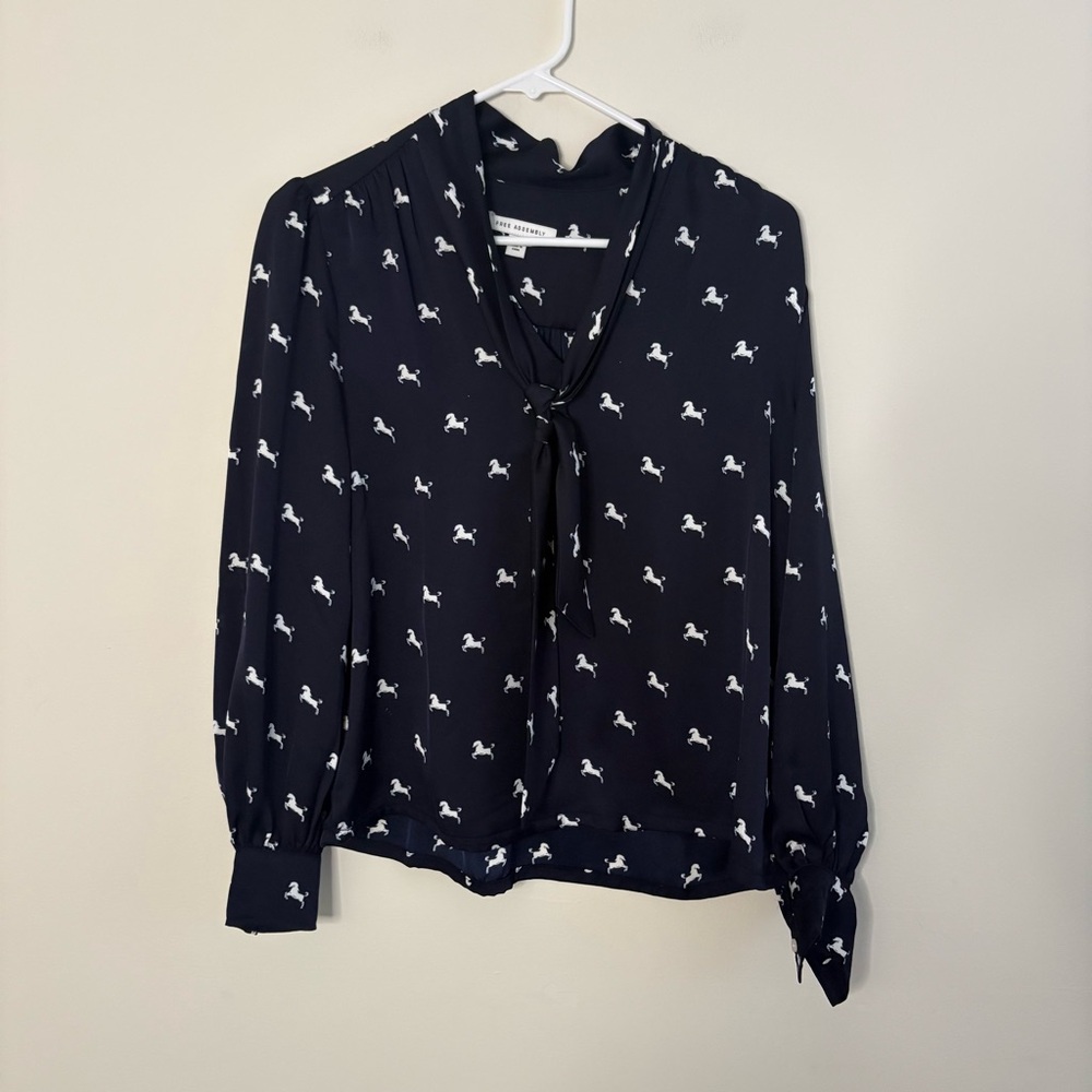 Women’s XS Dark Navy Blue Blouse Horse Print Neck Tie Preppy Whimsy Old Money